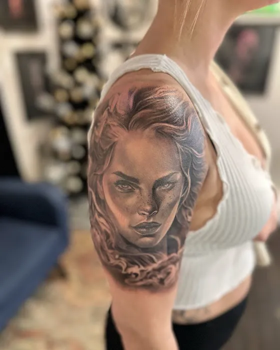 Lucky Raven Tattoo Lounge 5