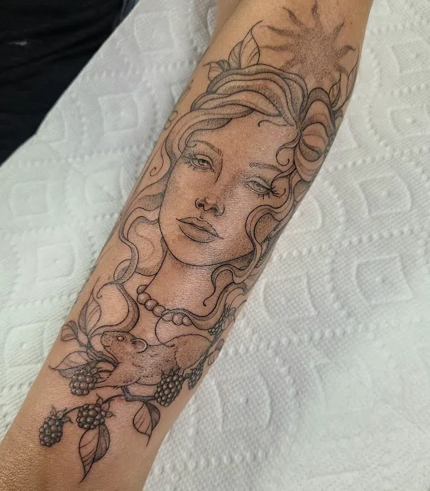 Lucky Raven Tattoo Lounge 0