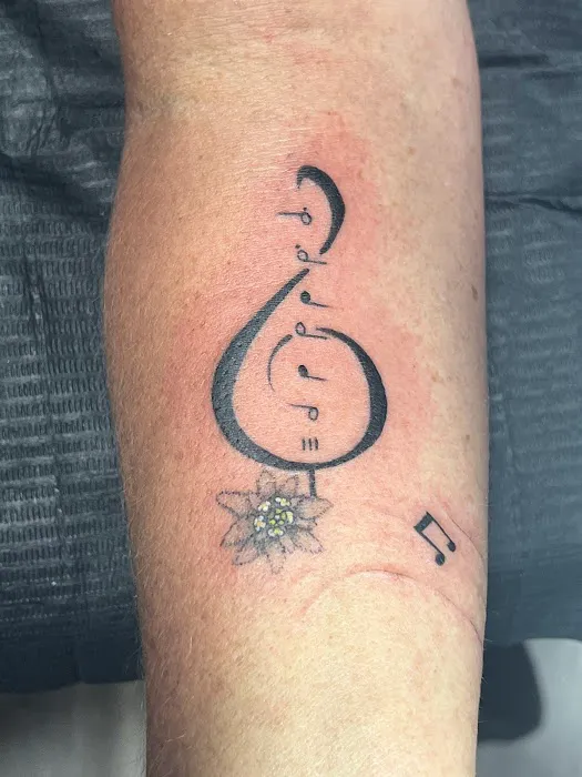 Fat Rabbit Tattoo Studio 8