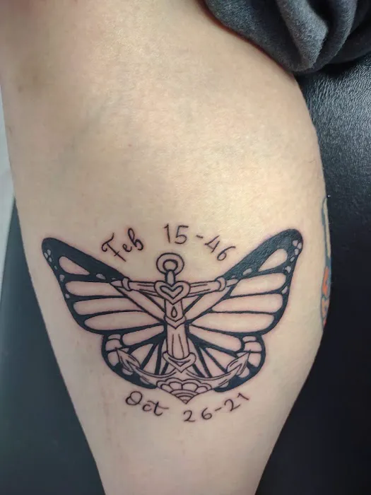 Topper's Fine Line Tattoo's 5