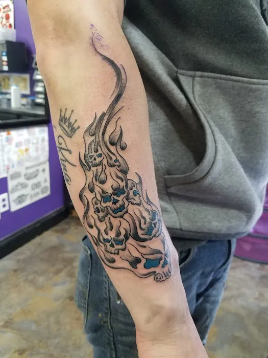 Aces Tattoo & Body Piercing 1