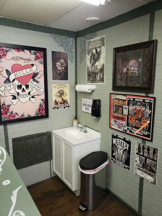 Aces Tattoo & Body Piercing 8