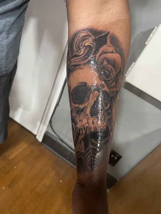 Black Diamond Tattoo Studio 3