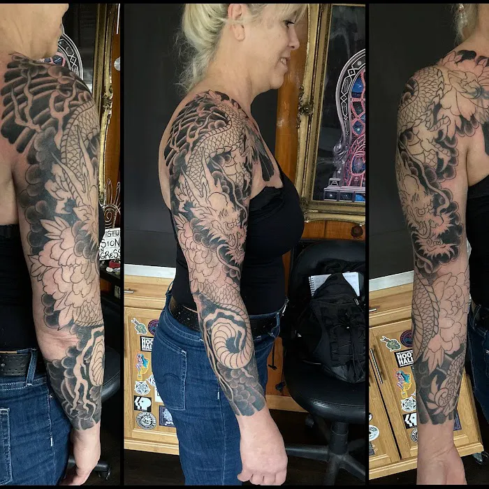 TATTOOING BY CHRISTOPHER 0