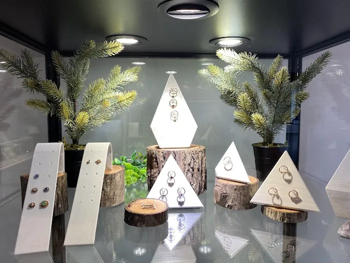 Luxe Piercing Boutique 4