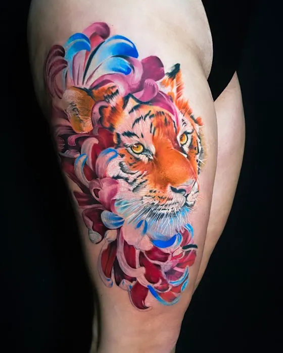 Platinum Koi Tattoo Studio 3