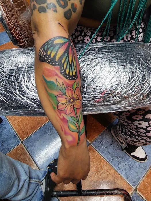 CheBeesInkhouse Tattoo Parlor 2
