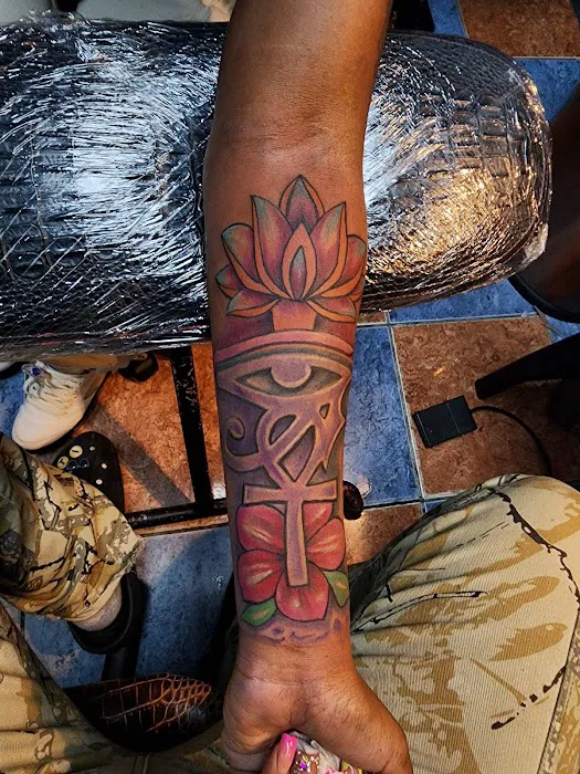 CheBeesInkhouse Tattoo Parlor 4