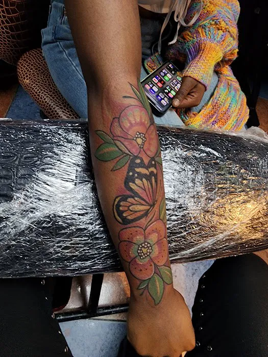 CheBeesInkhouse Tattoo Parlor 6