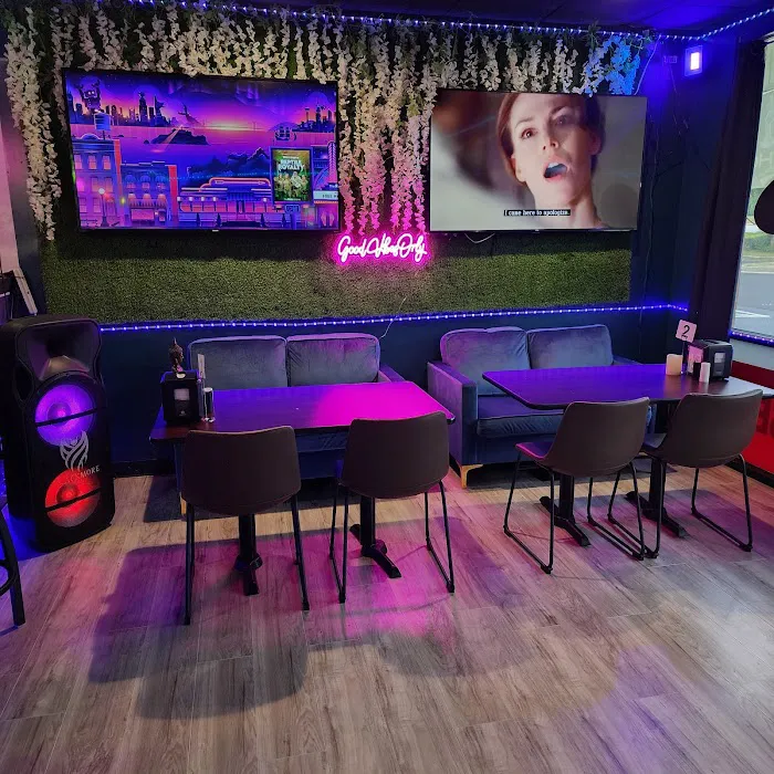CheBeesInkhouse Tattoo Parlor 9