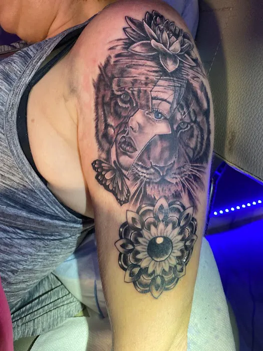 Forensic Ink Tattoo & Piercing Lounge 9