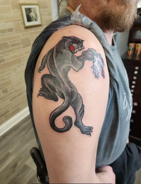 Rise Up Piercing and Tattoo 4
