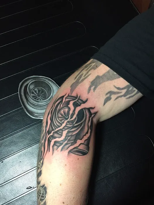 All The Above Tattoo Studio 4
