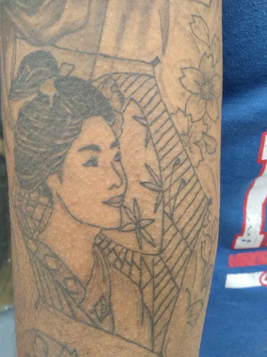 Inkslinger's Tattoo Studio 6