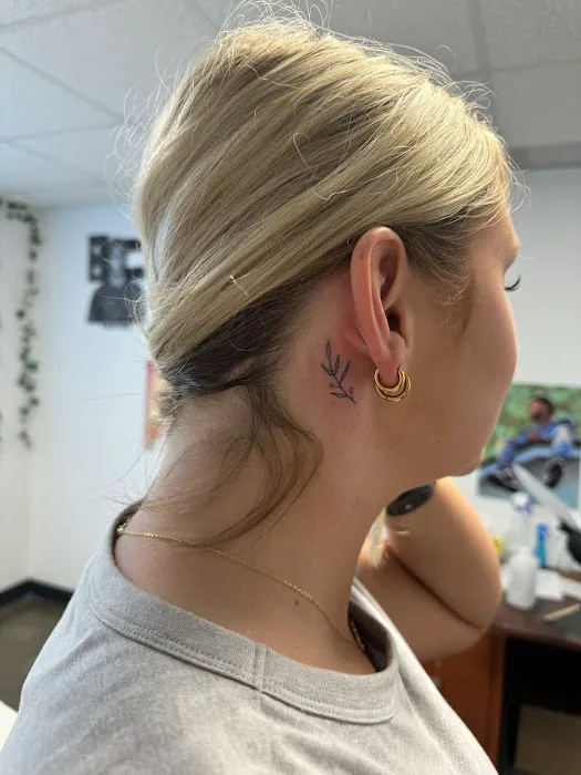 Fine Lines Tattoo 0