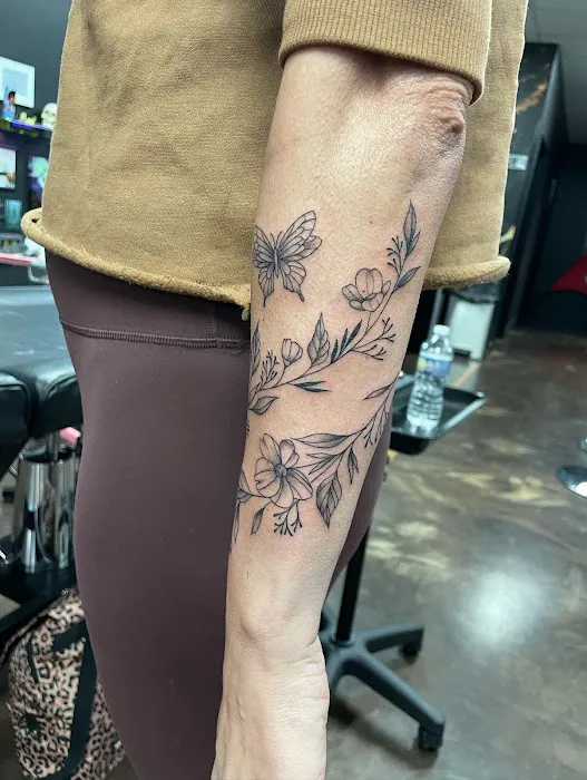 Real Fame Tattoo & Art Customs 1