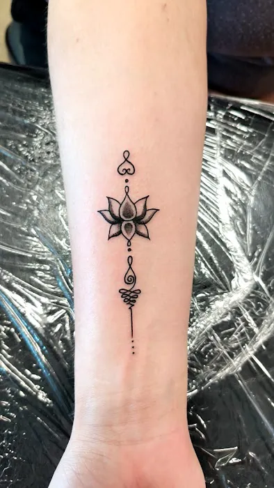 American Tattoo & Body Piercing 1