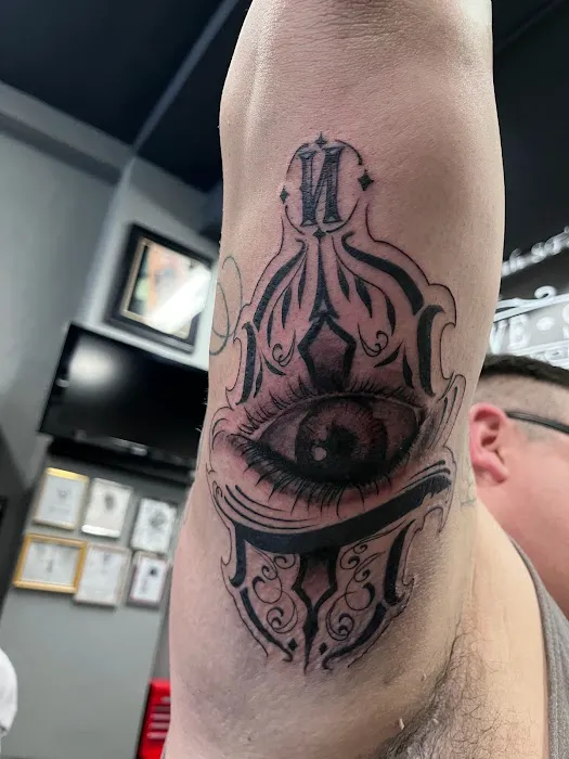 Collective Skin Tattoo Parlor 8