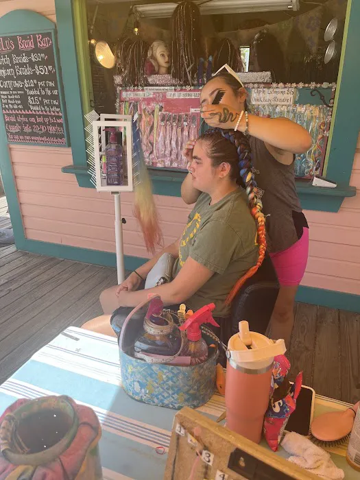 Yum Arts Collective LLC- Henna, Caricatures, Facepaint, Hairwraps 1