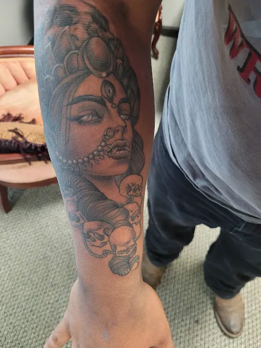 Shades of Grey Tattoo Studio 3