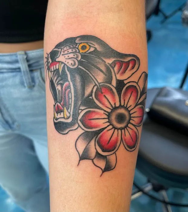 Shades of Grey Tattoo Studio 6