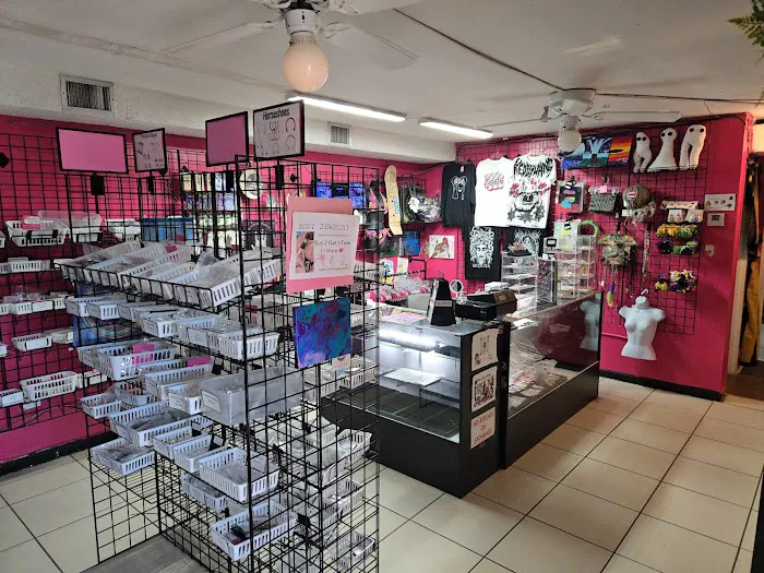 Sisi's Store Sucks ! - Alternative Store & The Witchy Side in Pensacola 0