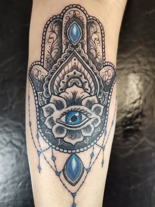 Outliers Tattoo Studio 7