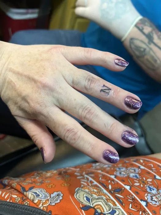 Head 2 Toe Tattoo & Body Piercing 3
