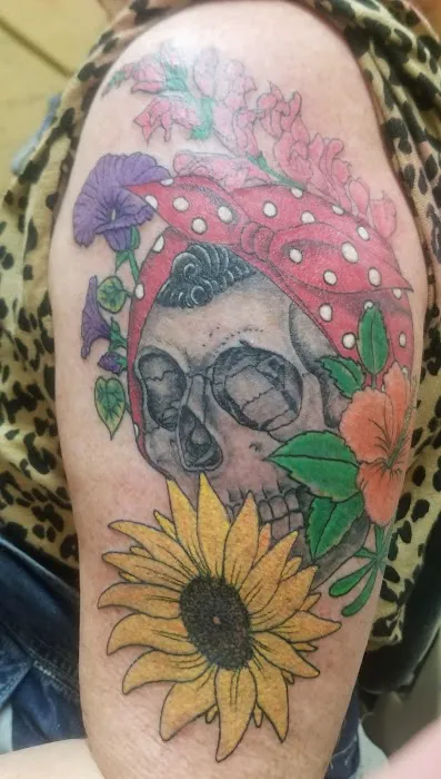 Head 2 Toe Tattoo & Body Piercing 7
