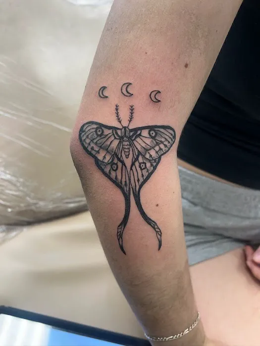 Aglow Beauty Studio and Permanent Jewelry 5