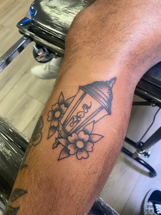Hollow Hill Tattoo Studio 6