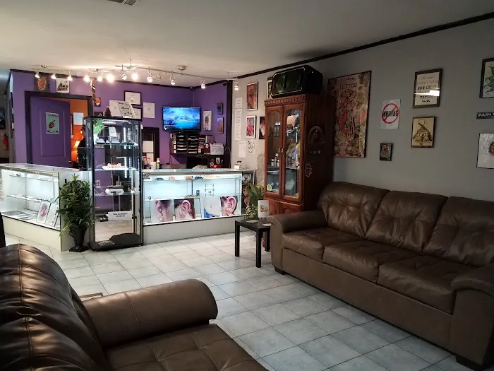 Deja Vu Piercing Studio 2