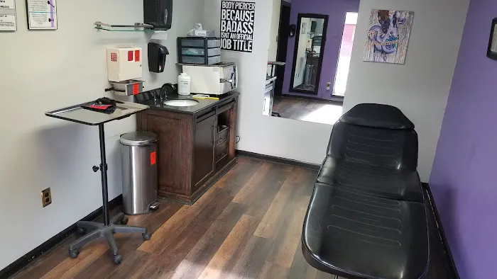 Deja Vu Piercing Studio 6