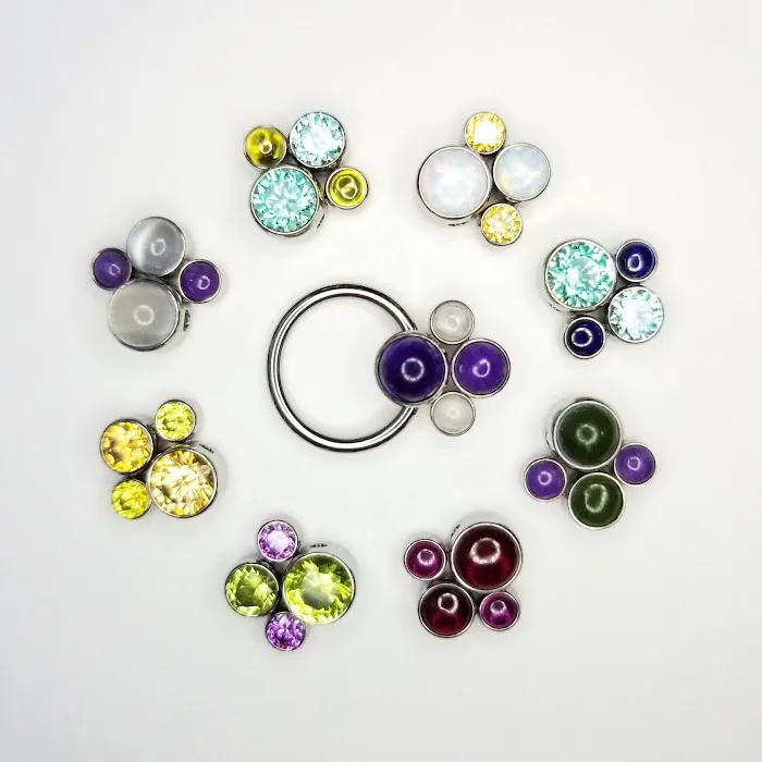 Deja Vu Piercing Studio 8