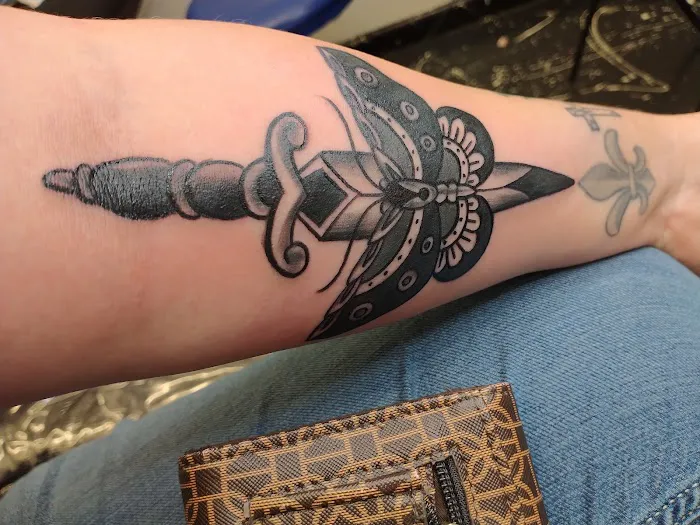 Real ink tattoos & Piercings2 1