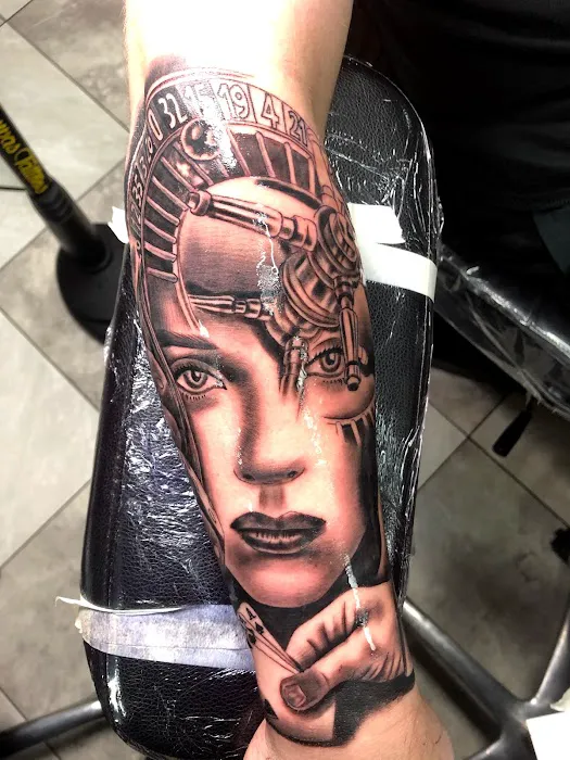 Real ink tattoos & Piercings2 5