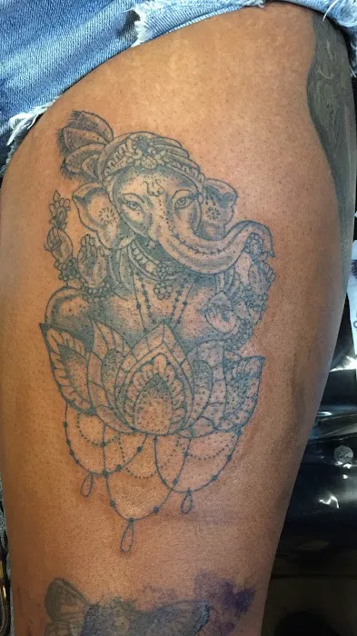 Crest coast tattoo & Art gallery 5