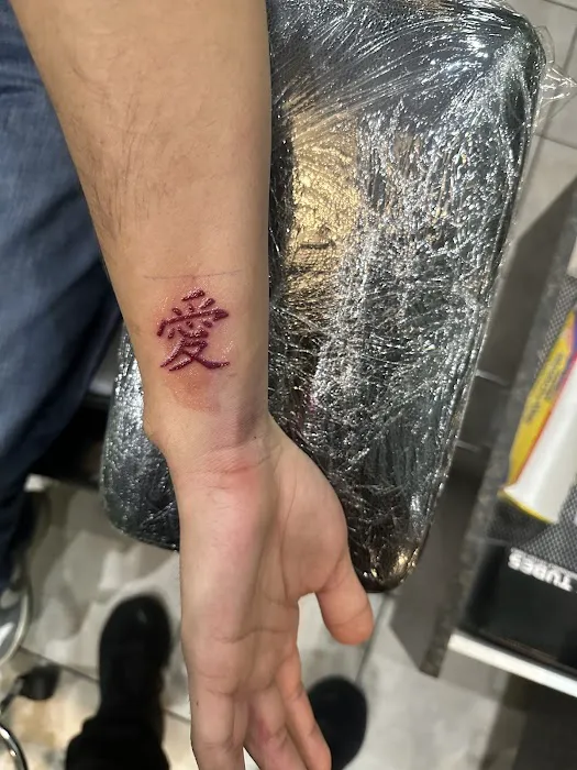 Envy Skin Gallery Tattoo Studio - No piercings 3