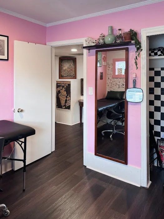 Amaranthine Tattoo Studio 6