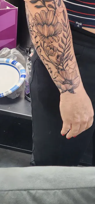 ART NEVER DIES FL TATTOOS & BODY PIERCINGS 1