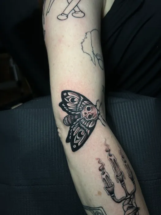 ART NEVER DIES FL TATTOOS & BODY PIERCINGS 7