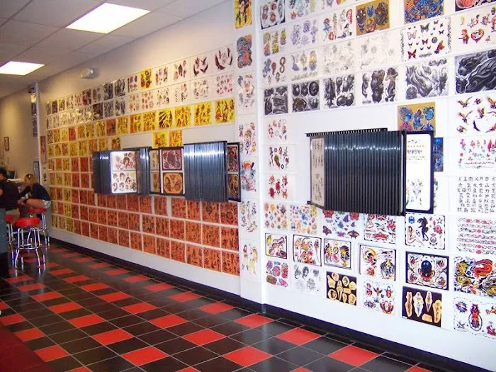 Atomic Tattoos and Piercing 7