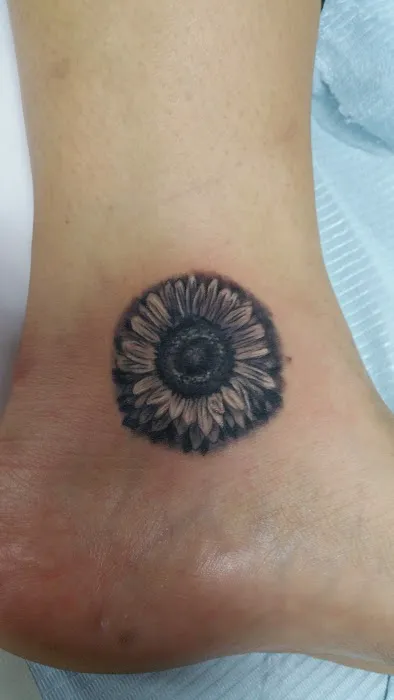 Atomic Tattoos and Piercing 5