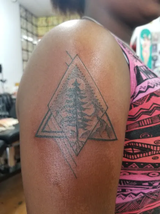 Atomic Tattoos and Piercing 4