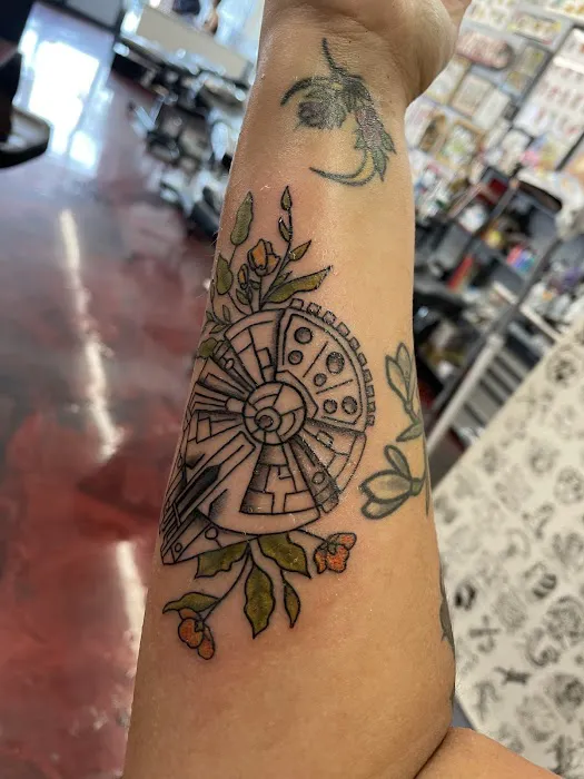 Atomic Tattoos and Piercing 5