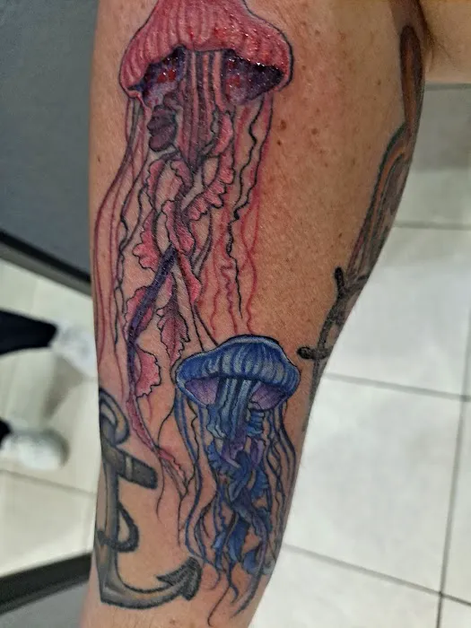 Miss Heidi's Tattoo and Tarot 0