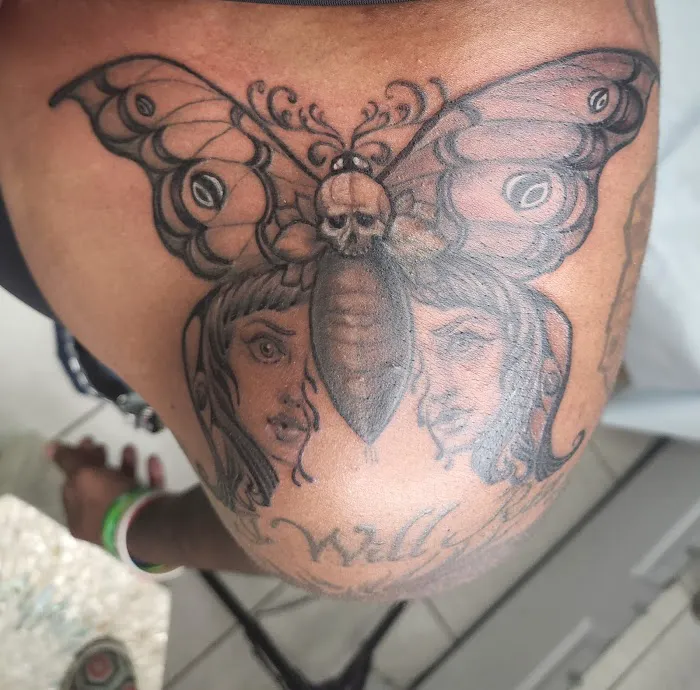 Miss Heidi's Tattoo and Tarot 8