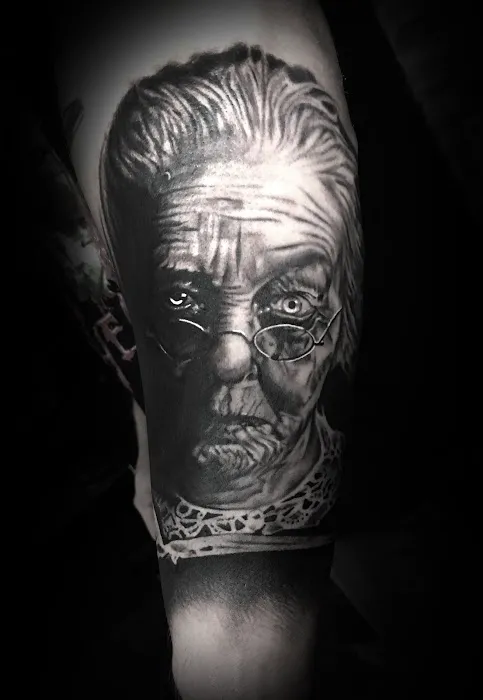 Homesick Tattoo Studio & Gallery 6