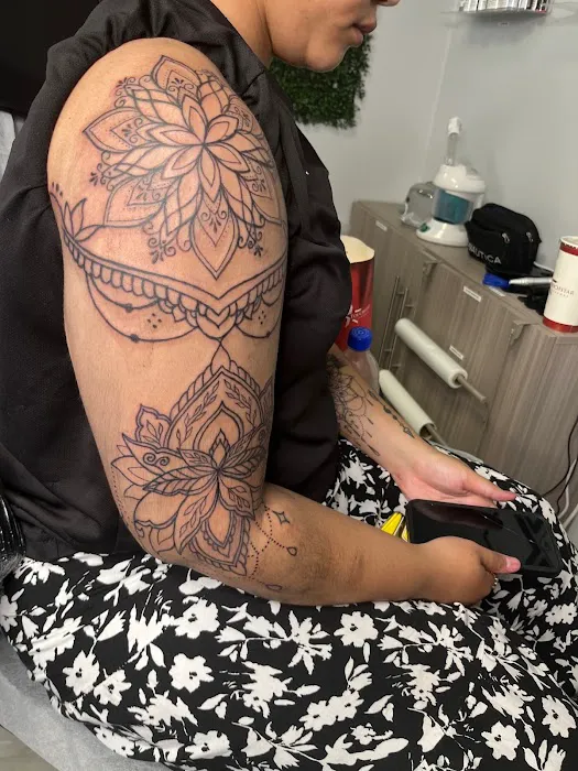 Alluring Arts & Beauty: Barber, Beauty Bar & Tattoo 7