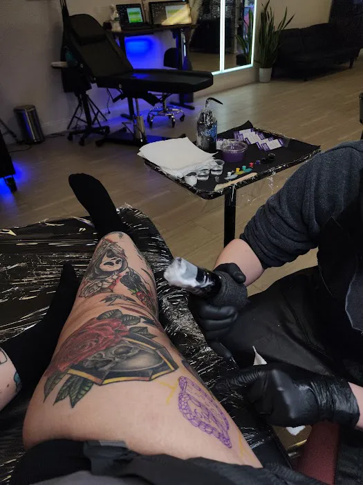 Inkvitrus Tattoo Studio 8
